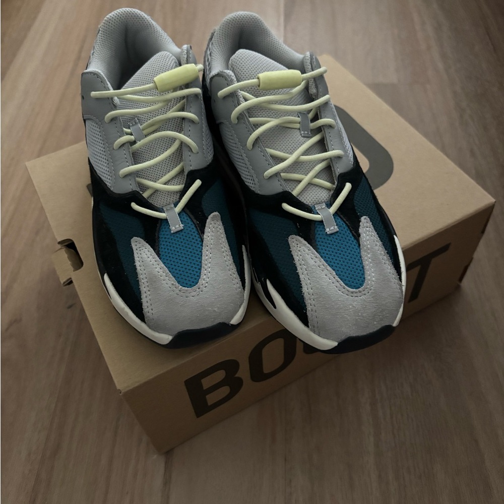 kids authentic yeezy 700